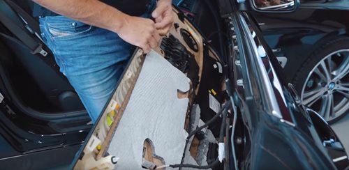 BMW 4er Cabrio F33 - Gladen Boxmore BMW DSP - Türverkleidung entfernen
