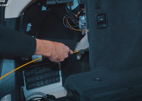 BMW 3er F31 DSP-Soundsystem einbauen Lautsprecherkabel ziehen