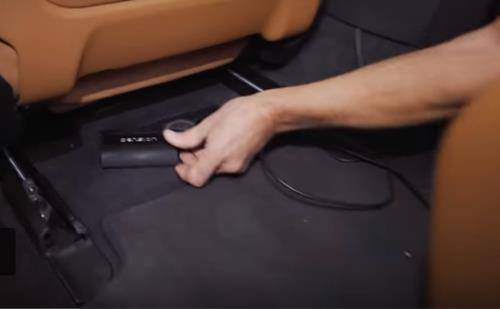 DAB Modul unter Teppich im BMW G30