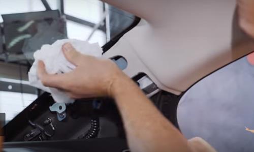 Scheibe BMW 5er  G30 fettfrei für DAB+ Antenne machen