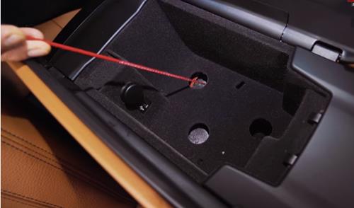 USB-Kabel beim BMW durch Mittelkonsole für DAB+
