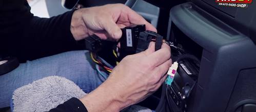 1-DIN Autoradio mit dem Fahrzeug verbinden - Lenkradinterface Adapter