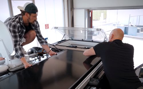 Fiat Ducato Wohnmobil Solaranlage installieren Solar-Panel festkleben