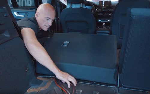 Ford Focus 2018 - Kabel im Kofferraum