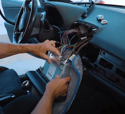 Hyundai i30 N Soundsystem einbauen mit Subwoofer Autoradio entfernen Kabelkit anschließen