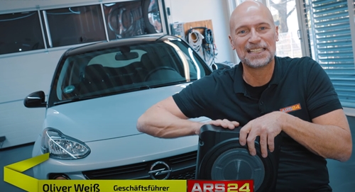 Opel Adam Untersitz-Subwoofer einbauen Begrüßung