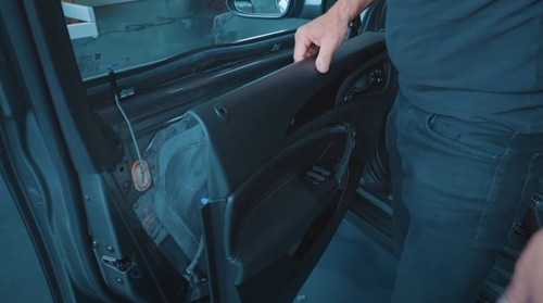 Opel Insignia Lautsprecher einbauen Tuerdaemmung Tuerverkleidung entfernen