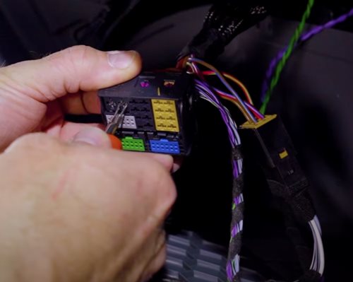 VW Crafter 2 DSP-Endstufe Subwoofer einbauen Kabelkit anschließen
