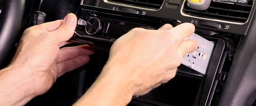 1-DIN Autoradio im Volkswagen Golf 6 nachrüsten - Einbauanleitung | ARS24 Video Tutorial 