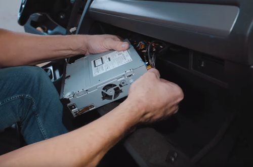 VW Golf 7 Autoradio Alpine X903D-G7 Ausbau Originalradio Handschufach