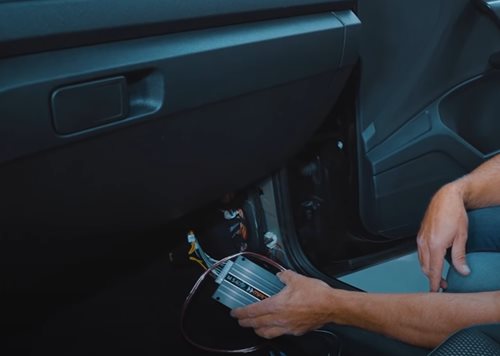 VW T-Roc DSP-Endstufe Passiv Subwoofer einbauen Endstufe final einbauen